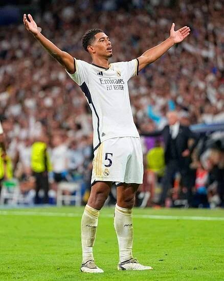 Jude Bellingham in 2025 | Best looking footballers, Football poses, Real madrid players