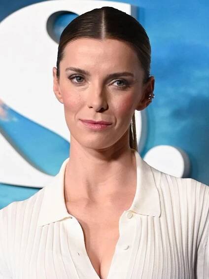 Betty Gilpin - Actress