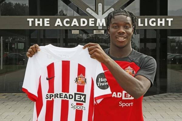 Sunderland Unveil New Signing Eliezer Mayenda