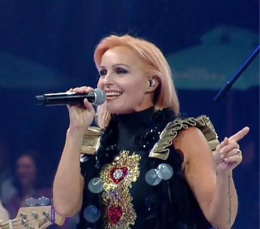 Helen on-stage singing into the microphone