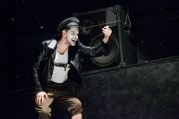 Cabaret 7