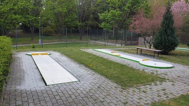Minigolf ONE | Minigolfové hřiště Brno | Minigolf Brno - Bohunice | Venkovní Minigolfové hřiště