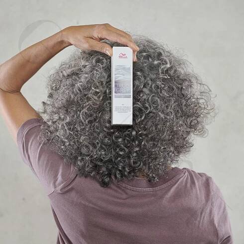 Wella Professionals True Grey Toner toner pro přirozeně šedivé vlasy | glamot.cz