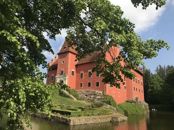 Výlet s prima programem: zámek Červená Lhota, Jindřichův Hradec i depo úzkokolejky