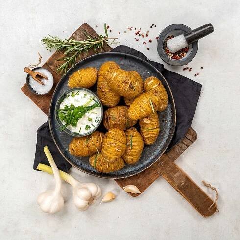 Zobrazit Hasselback brambory receptů
