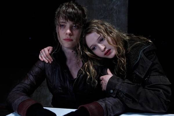 Ornella Boulé, Christa Théret - Le Village des ombres - Z filmu