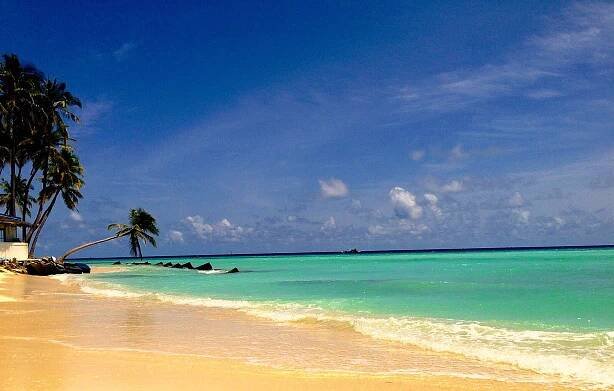 Soubor:Maafushi-Beach-Maldives.jpg