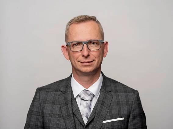 Poslanec Navrátil obviněný ze znásilnění maséra: Jeho coming out byl zásadní! tvrdí Jsme fér