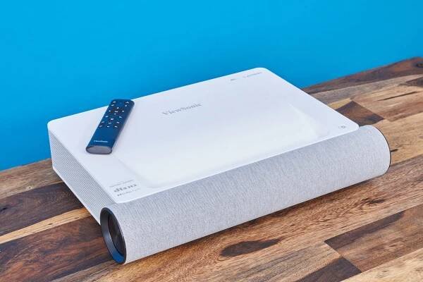 Der Viewsonic X2000L-4K mit Fernbedienung