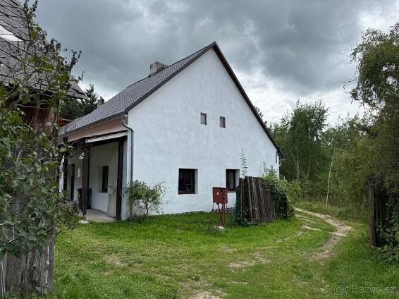 RD na polosamotě u lesa.Kanada.Prodej.