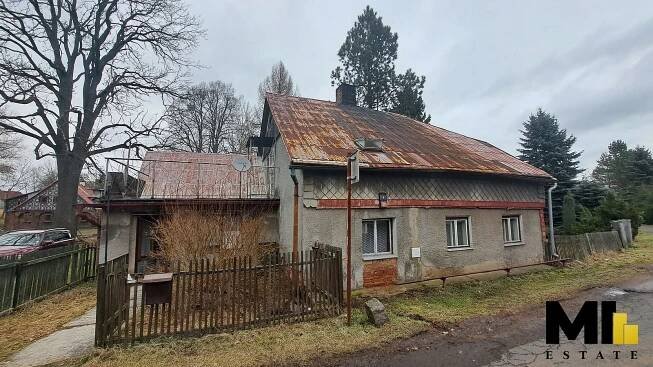 Prodej rodinného domu 357 m2 na pozemku o velikosti 1 790 m2 - Děčín
