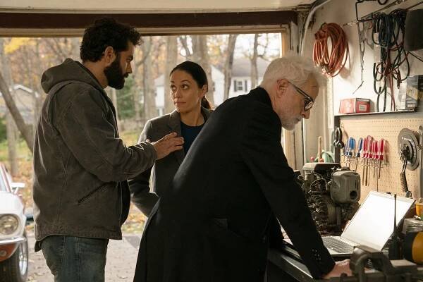 Next - Složka č. 2 - Z filmu - Gerardo Celasco, Fernanda Andrade, John Slattery
