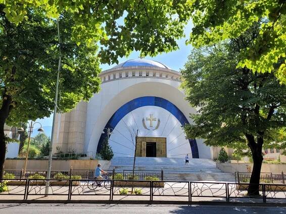 Katedrála Zmrtvýchvstání Krista - Tirana