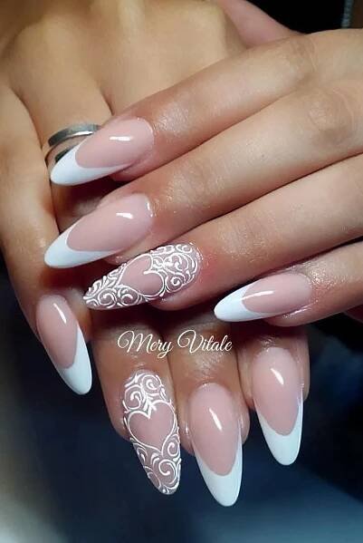 Pin di Gyöngyi Besenyei su körmök | Unghie fucsia, Unghie semplici ed eleganti, Unghie romantiche