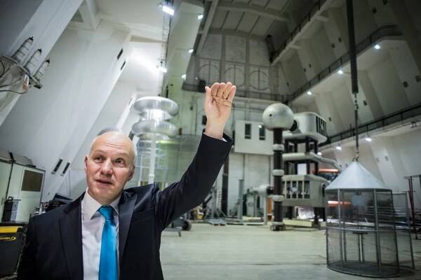 Pavel Fischer ve zkušebně blesku - Politics - Anna Šolcová Photography