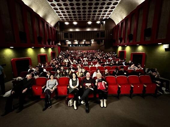 Střední zdravotnická škola Náchod – Evangelická akademie | Vánoční setkání v kině Vesmír