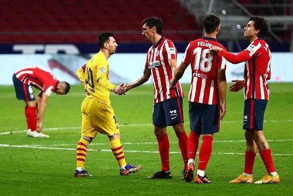 Vaclík pomohl Seville k vítězství, Real Madrid jen remizoval, Barcelona prohrála