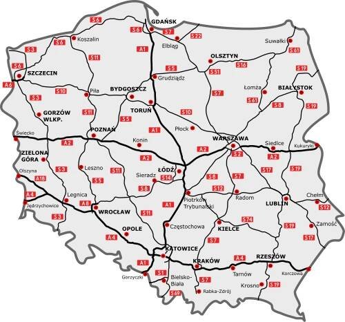 Mapa všech hotových, stavěných i plánovaných úseků dálnic (silně) a rychlostních silnic (slabě)