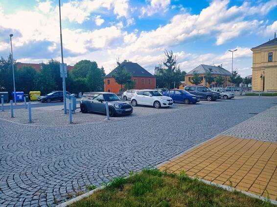 Fotogalerie • Parkoviště železniční stanice (Parkoviště) • Mapy.com