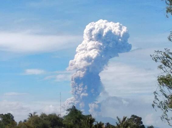 Erupce stratovulkánu Soputan v Indonésii - 2 - GALERIE: Erupce stratovulkánu Soputan v Indonésii (2/4)