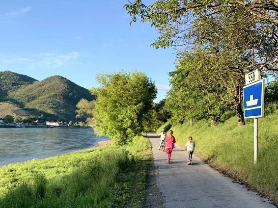 Dunajská cyklostezka z Oberarnsdorfu k přívozu do Spitz an der Donau