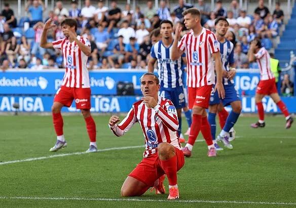 LaLiga - Deportivo Alaves v Atletico Madrid