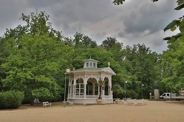 Kráčeli zde Beethoven, Goethe i Němcová, Františkovy Lázně lákají k promenádám