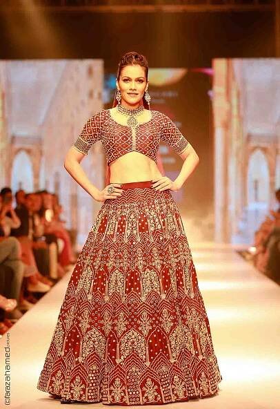 Waluscha in Maroon Bridal Look