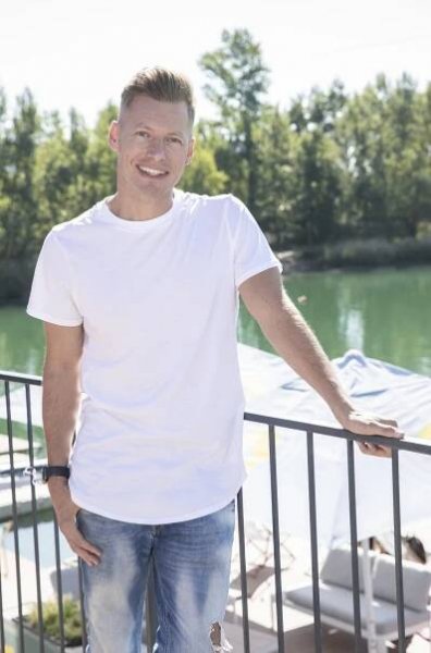Nejzubatější zpěvák SuperStar je trojnásobným tatínkem. Dočkal se po dvou synech holčičky?