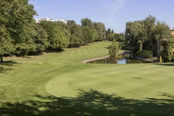 Golf u Aubervilliers Green fairway bunker Zahrajte si golf