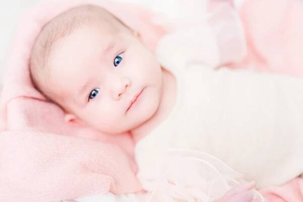 newborn baby girl hailey - carolwilliamsphotography.com
