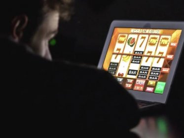 Overhaul of UK online gambling laws could see £2 slot machine limit for under-25s