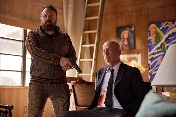 Bruce Willis and Simon Phillips in Survive the Game (2021)