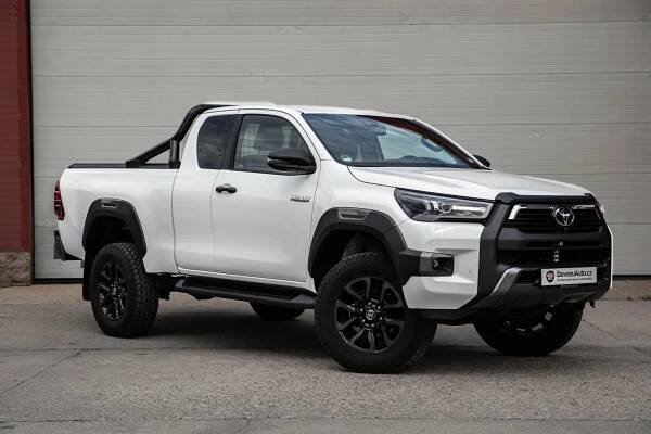 Toyota Hilux 2.8 EXT. CAB LIFT 40mm ZÁRUKA