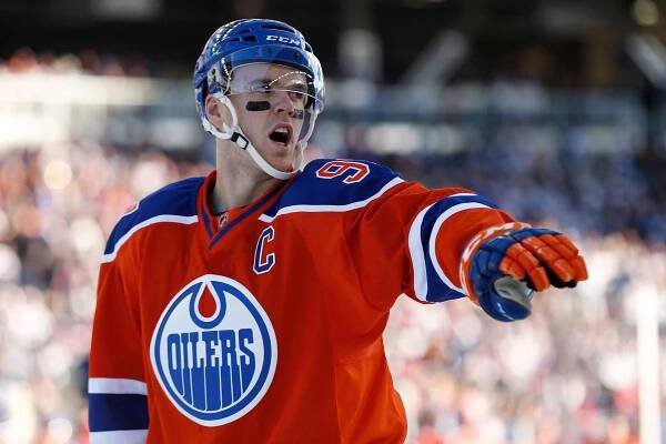 Nejlepší 19letý hráč, jakého Gretzky viděl. Edmonton s McDavidem odmítá roli otloukánka