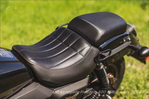 Keeway V302 C vs. UM Renegade Freedom 300: Harleye pro juniory | Motorkáři.cz