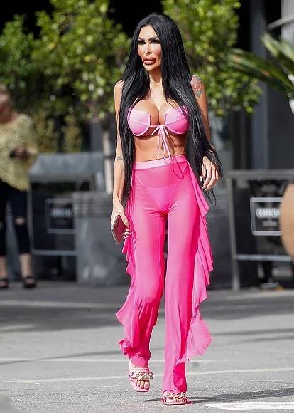 Podívaná jen pro otrlé: Plastiková Barbie z Austrálie vás bude budit ze sna