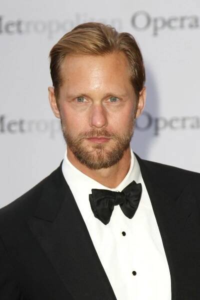Drsný Seveřan se stal otcem: Alexander Skarsgård utajil těhotenství i porod partnerky s českými kořeny!
