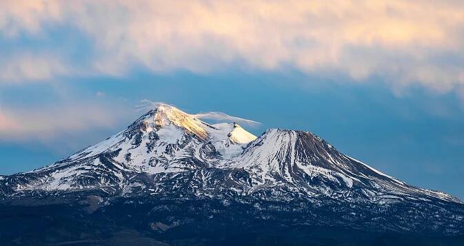 Soubor:Mount Shasta, North Face-2183.jpg – Wikipedie