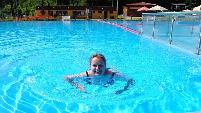 Koupaliště ve Větřní a Kaplici zahájila sezónu. Velešín je bude brzy následovat
