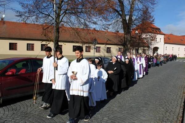 Cisterciáci mají na Velehradě nový náhrobek