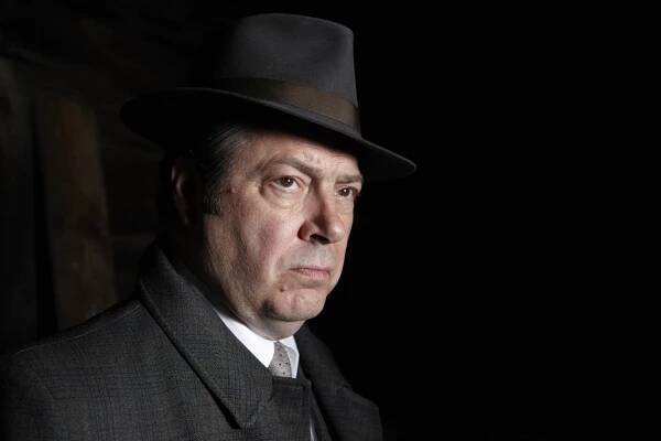 Endeavour - Série 1 - Fuga - Promo - Roger Allam