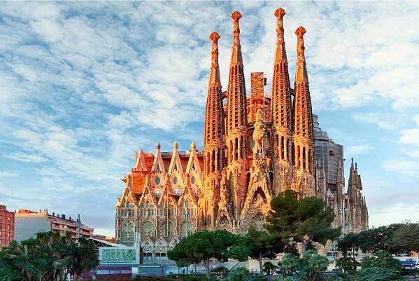 fascinating facts spain sagrada familia