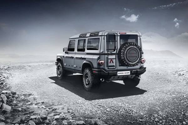 Místo smartů dvojník Defenderu. Ineos chce v továrně Mercedesu dělat nový off-road