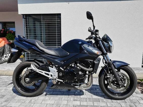 Suzuki GSR 600