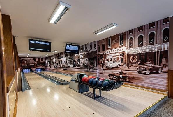 Pizzerie a Bowling Hluk - 2 moderní bowlingové dráhy