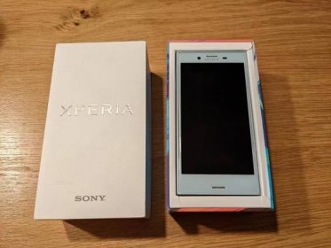 Mobilní telefon Sony Xperia X Compact