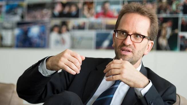 Klaus Müller, Vorstand des Verbraucherzentrale Bundesverbands, spricht am 03.07.2017 in Berlin bei einem Redaktionsbesuch mit Journalisten.
