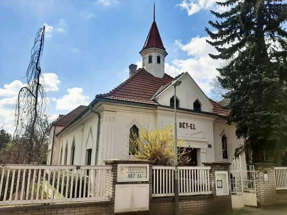 Strašnice: čtvrť vil slavných herců a luxusního bungalovu, z něhož prchl Karel Gott