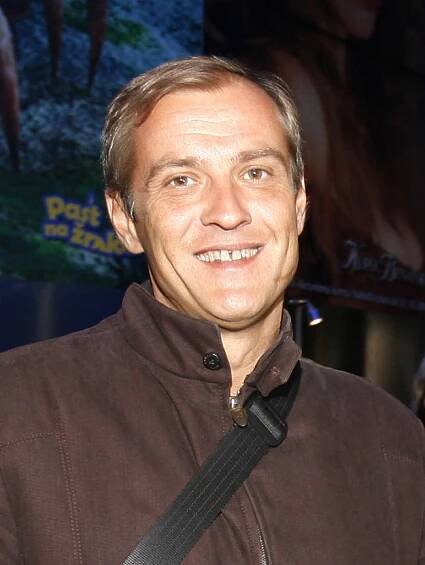 Roman Luknar - Rodák z Bratislavy absolvoval VŠMU, hrál v menších bratislavských divadlech a posléze - Story